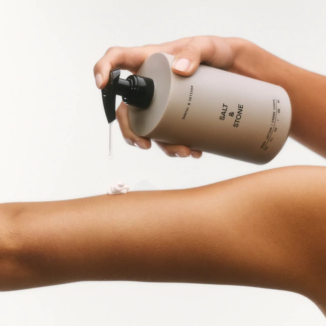 Kép 4/5 - Salt & Stone Szantálfa & vetiver testápoló krém 100 ml