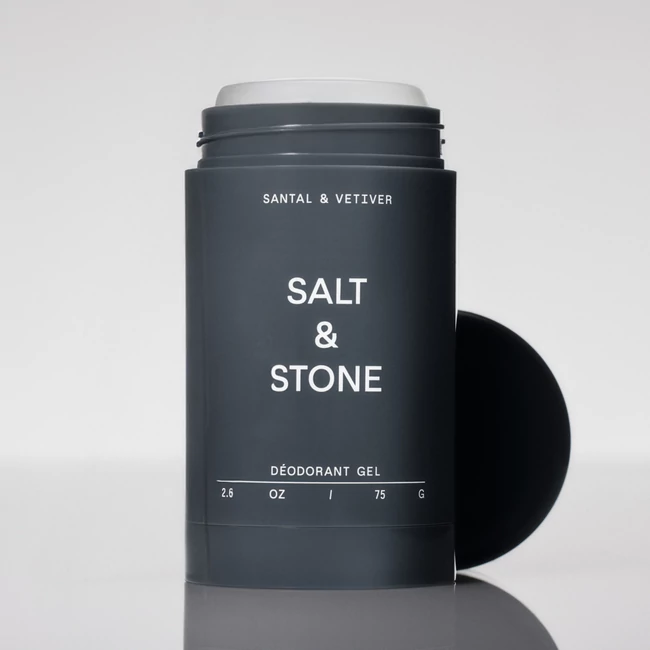 Kép 2/6 - Salt & Stone Szantálfa & vetiver gél dezodor érzékeny bőrre